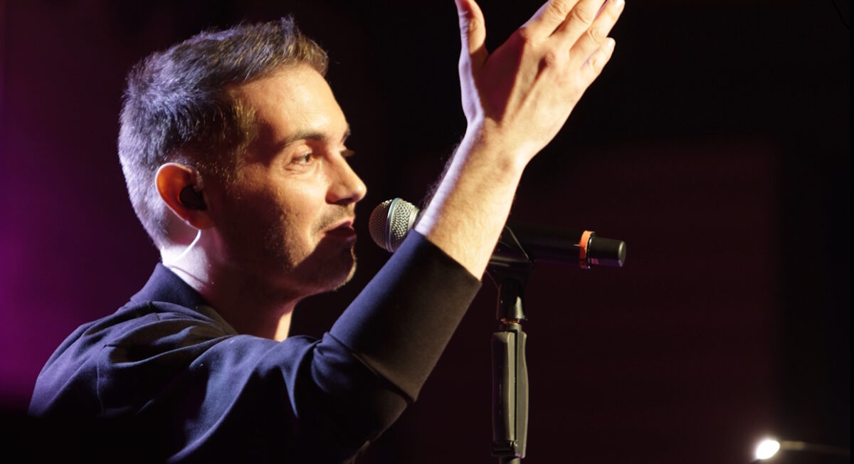 Ο Μιχάλης Χατζηγιάννης επιστρέφει στο Gazarte Roof Stage