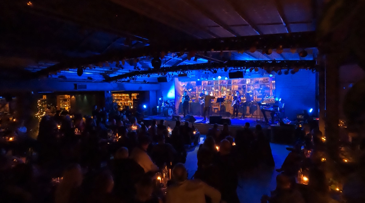 Ο Μιχάλης Χατζηγιάννης επιστρέφει στο Gazarte Roof Stage