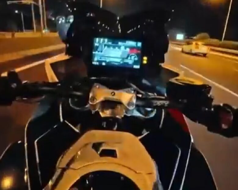 Αττική Οδός: Εντοπίστηκαν τα δύο άτομα που έτρεχαν με ιλιγγιώδη ταχύτητα και ανέβασαν το βίντεο στα social media