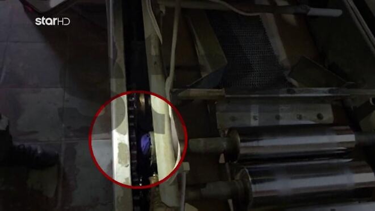 Το φουλάρι της 49χρονης πιασμένο στο ζυμωτήριο