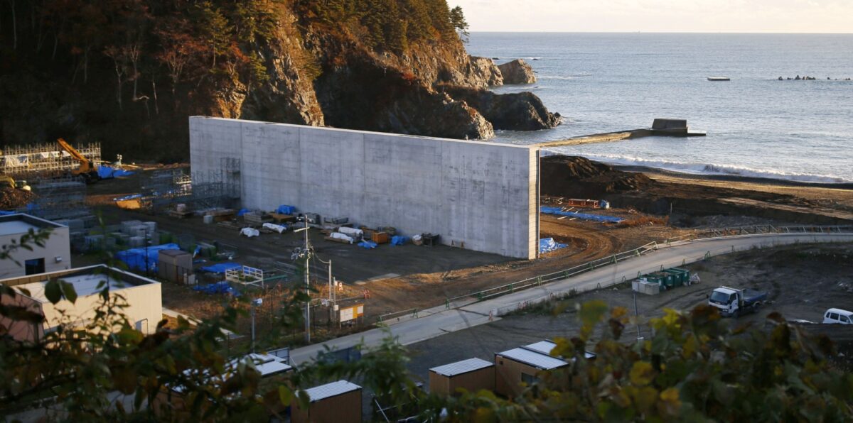 Τείχος για προστασία από τσουνάμι