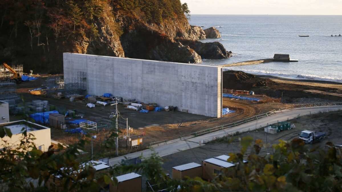 Τείχος για προστασία από τσουνάμι