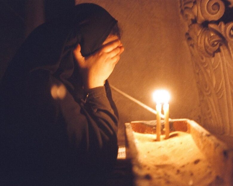 «Sound of Silence»: Η ταινία θρίλερ για τη ζωή της σατανικής serial killer ηγουμένης Μαριάμ Σουλακιώτη – Ξεκινούν τα γυρίσματα στην Ελλάδα