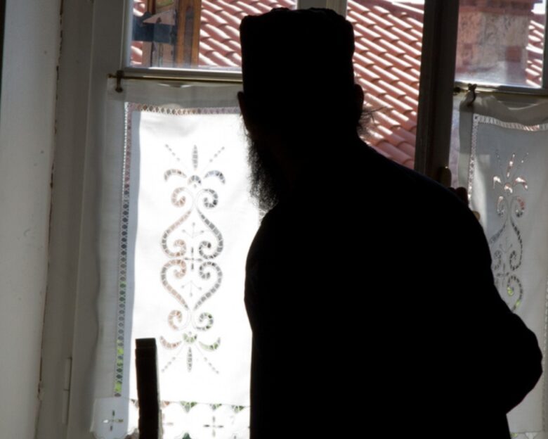 Θεσσαλονίκη: Ρώσος μοναχός καταδικάστηκε για απείθεια επειδή αρνήθηκε να δώσει δακτυλικά αποτυπώματα – Είχε λήξει η βίζα του