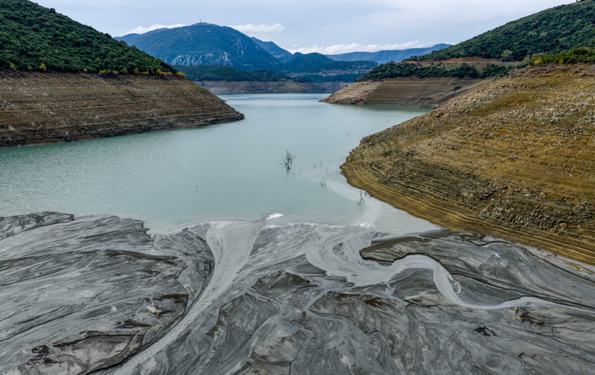 Η τεχνητή λίμνη του Μόρνου
