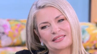 Ελισάβετ Μουτάφη για τον υιοθετημένο γιο της: Δεν έχω νιώσει ποτέ ότι τον αντιμετωπίζουν διαφορετικά, τα βλέμματα είναι πολύ θετικά