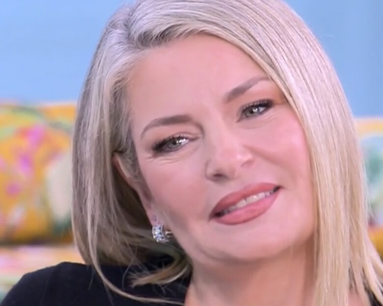 Ελισάβετ Μουτάφη για τον υιοθετημένο γιο της: Δεν έχω νιώσει ποτέ ότι τον αντιμετωπίζουν διαφορετικά, τα βλέμματα είναι πολύ θετικά