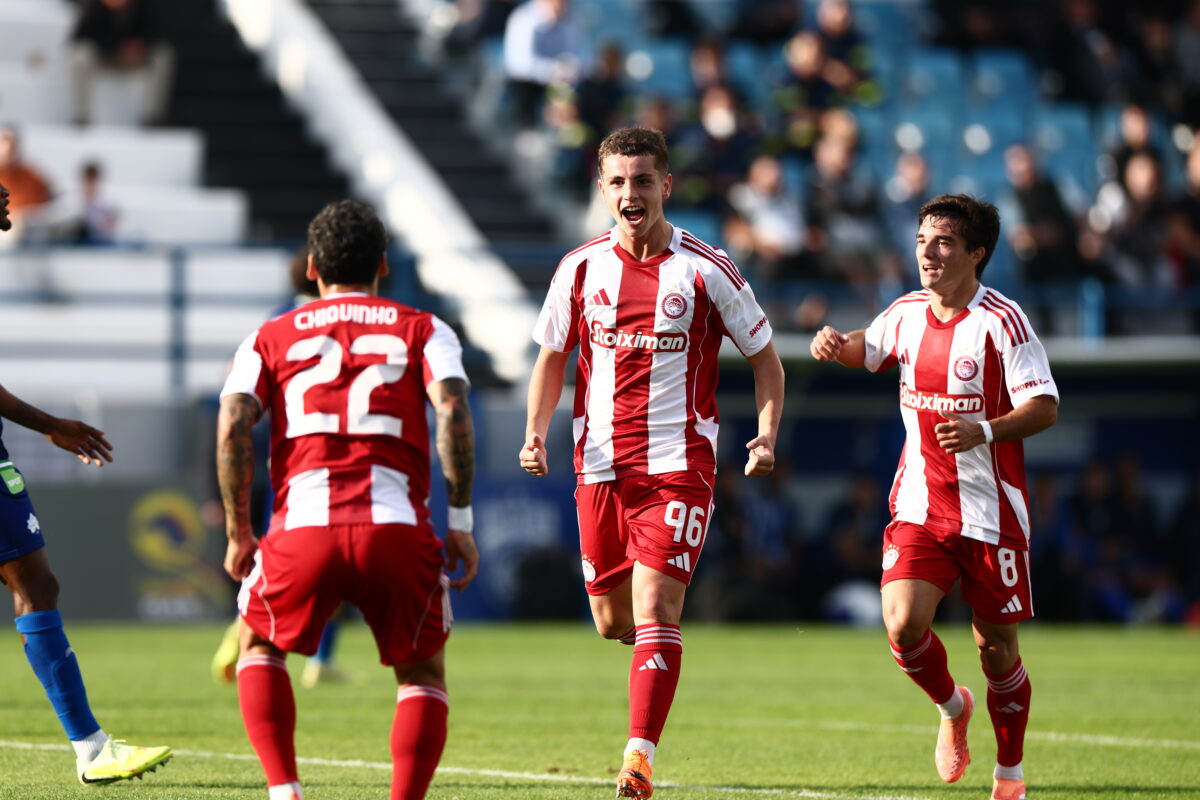 Ο Μουζακίτης πανηγυρίζει το γκολ που δεν μέτρησε για τον Ολυμπιακό (ΘΕΟΔΩΡΟΣ ΧΡΙΣΤΟΔΟΥΛΑΚΗΣ