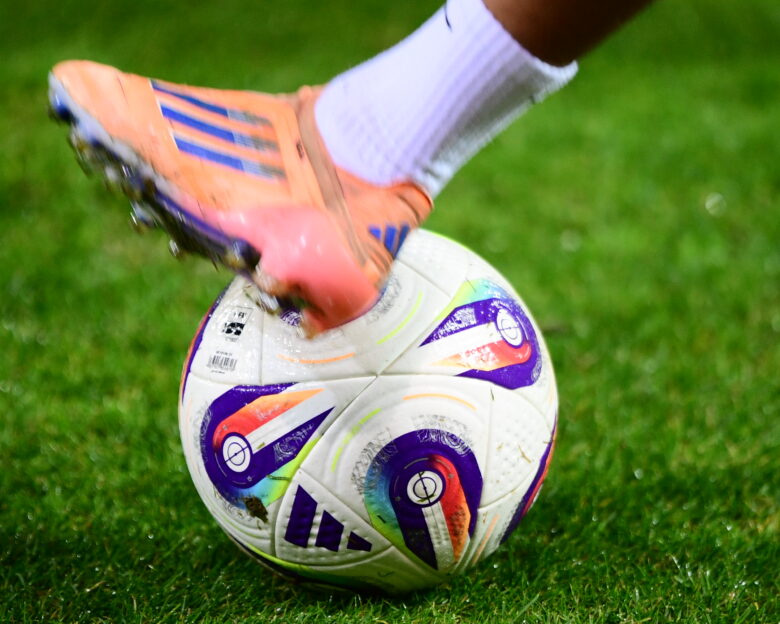 Ηράκλειο: Oπαδός εισέβαλε στο γήπεδο και χτύπησε τερματοφύλακα – Έκανε ράμματα στο Βενιζέλειο