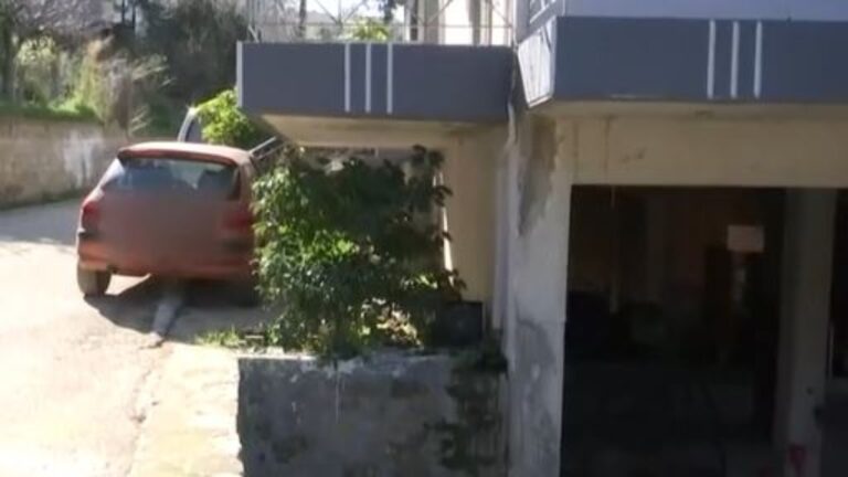 Το μπαλκόνι που χτύπησε ο 25χρονος