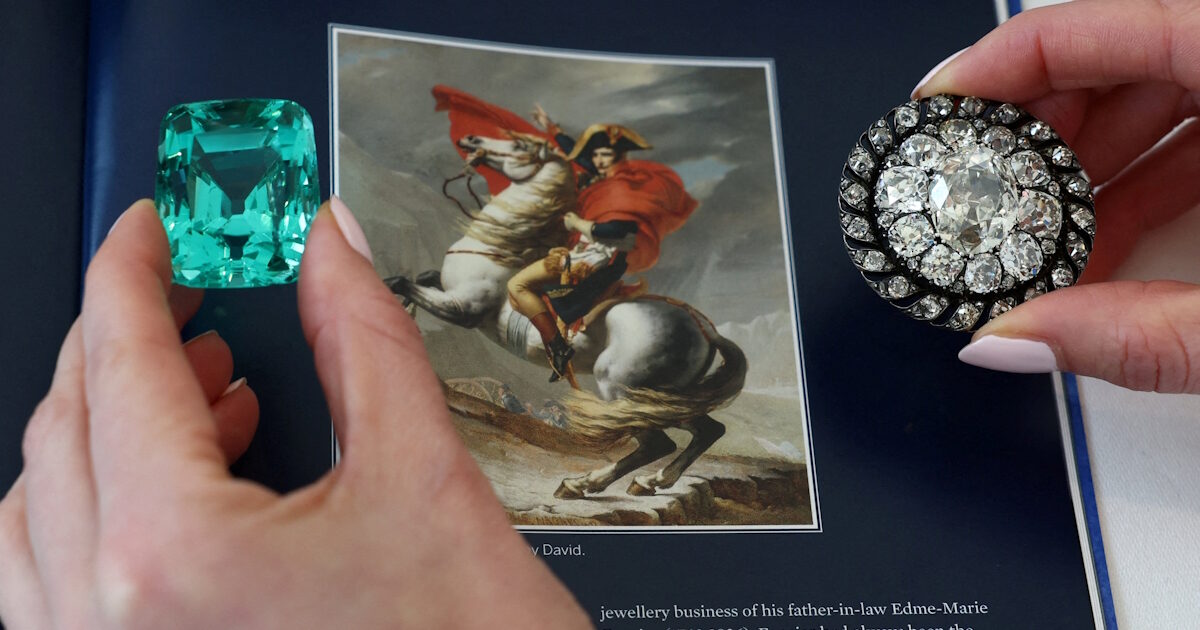 €3.79 million for Napoleon’s diamond brooch at Sothebys auction