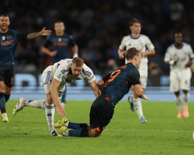 Η Νάπολι «σκόνταψε» εντός έδρας κόντρα στην Κόμο του Τάσου Δουβίκα