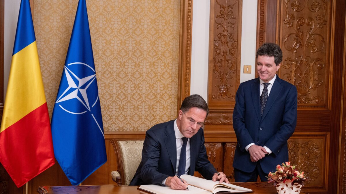 Ο Γενικός Γραμματέας του ΝΑΤΟ, Μαρκ Ρούτε σε επίσημη συνάντηση με τον Πρόεδρο της Ρουμανίας, Νικουσόρ Νταν