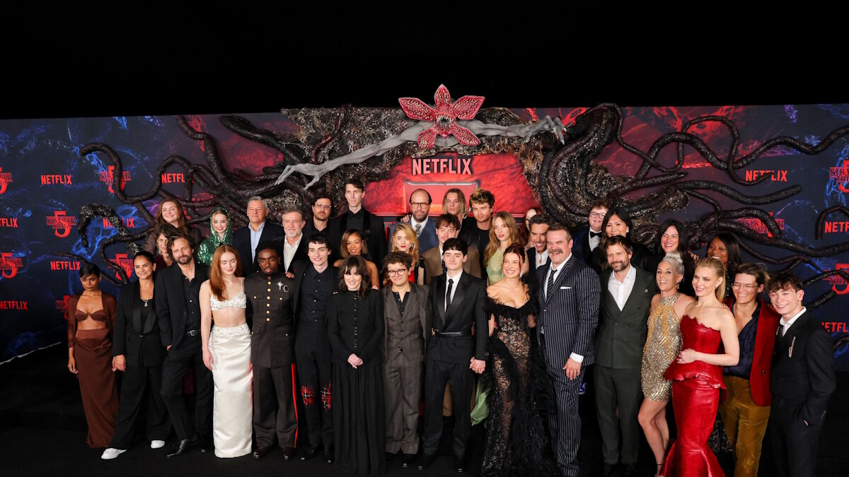 Οι ηθοποιοί Sadie Sink, Caleb McLaughlin, Finn Wolfhard, Gaten Matarazzo, Noah Schnapp, Millie Bobby Brown, Joe Keery, Maya Hawke, Winona Ryder, David Harbour και Natalia Dyer, καθώς και οι δημιουργοί Matt Duffer και Ross Duffer μαζί με άλλους ηθοποιούς παρευρέθηκαν στην πρεμιέρα της τελευταίας σεζόν της τηλεοπτικής σειράς «Stranger Things» στο TCL Chinese Theatre στο Λος Άντζελες