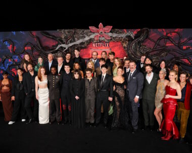 Οι ηθοποιοί Sadie Sink, Caleb McLaughlin, Finn Wolfhard, Gaten Matarazzo, Noah Schnapp, Millie Bobby Brown, Joe Keery, Maya Hawke, Winona Ryder, David Harbour και Natalia Dyer, καθώς και οι δημιουργοί Matt Duffer και Ross Duffer μαζί με άλλους ηθοποιούς παρευρέθηκαν στην πρεμιέρα της τελευταίας σεζόν της τηλεοπτικής σειράς «Stranger Things» στο TCL Chinese Theatre στο Λος Άντζελες