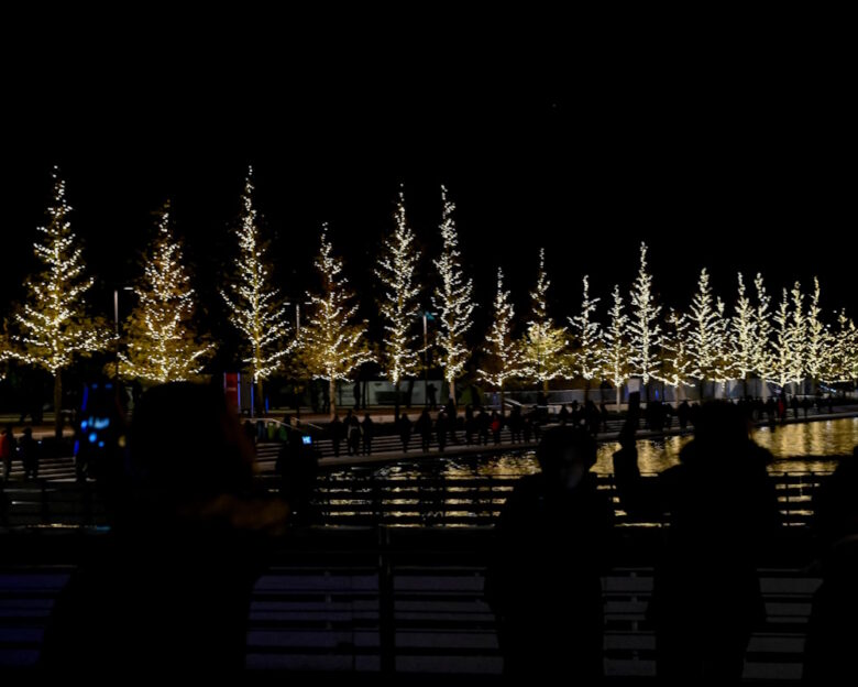 Το Ίδρυμα Σταύρος Νιάρχος «φόρεσε» τα χριστουγεννιάτικά του: Φωταγώγηση δέντρου, μουσική και εκδηλώσεις για την εορταστική περίοδο