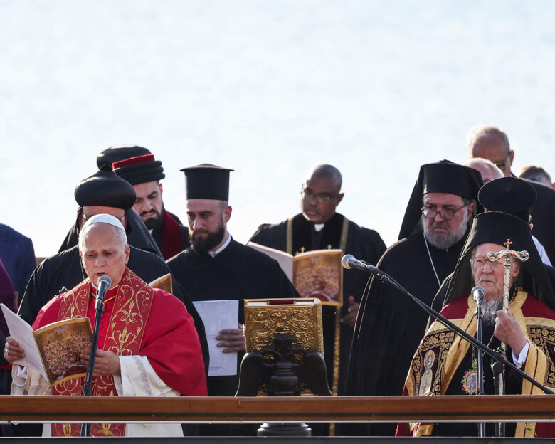 Ο πάπας Λέων και ο πατριάρχης Βαρθολομαίος απήγγειλαν μαζί το «Πιστεύω» – Live η ιστορική κοινή λειτουργία στην Νίκαια Βιθυνίας