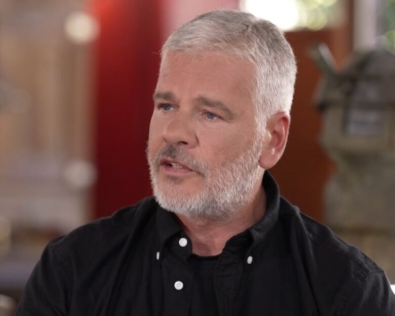 Νίκος Γρίτσης: «Έλεγαν τη μητέρα μου “μάνα του τρομοκράτη”, έφυγε από καρκίνο στα 45 της»