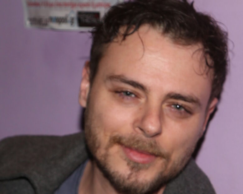 Ο Νίκος Μίχας από το Fame Story στο ΕΚΑΒ: «Θα είμαι γιατρός ασθενοφόρων και πτητικών μέσων»