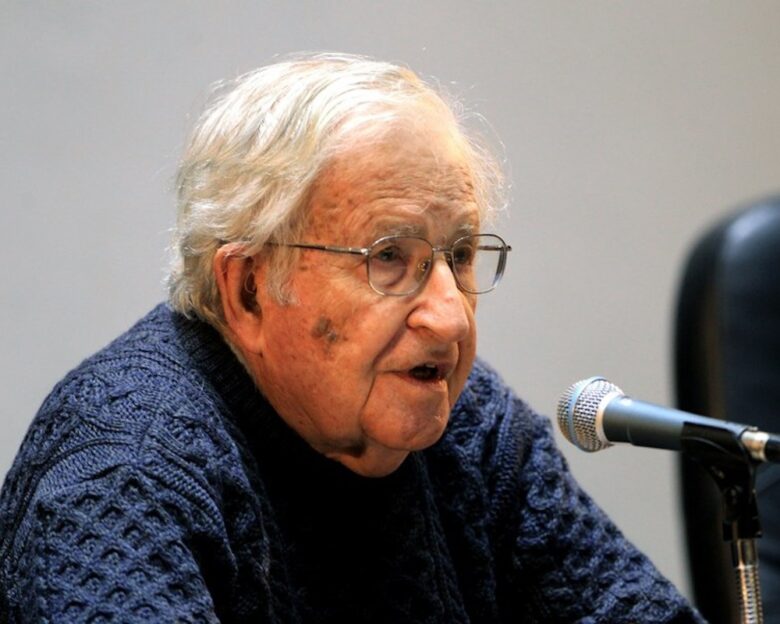 Τζέφρι Έπσταϊν: Ο Νόαμ Τσόμσκι φέρεται να είχε επαφές με τον δισεκατομμυριούχο ακόμη και μετά την καταδίκη του