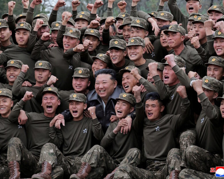 Νότια Κορέα: «Ο Κιμ είναι ανοιχτός για διάλογο με τις ΗΠΑ – Έχει αναπτύξει 10.000 στρατιώτες στα σύνορα Ουκρανίας και Ρωσίας»