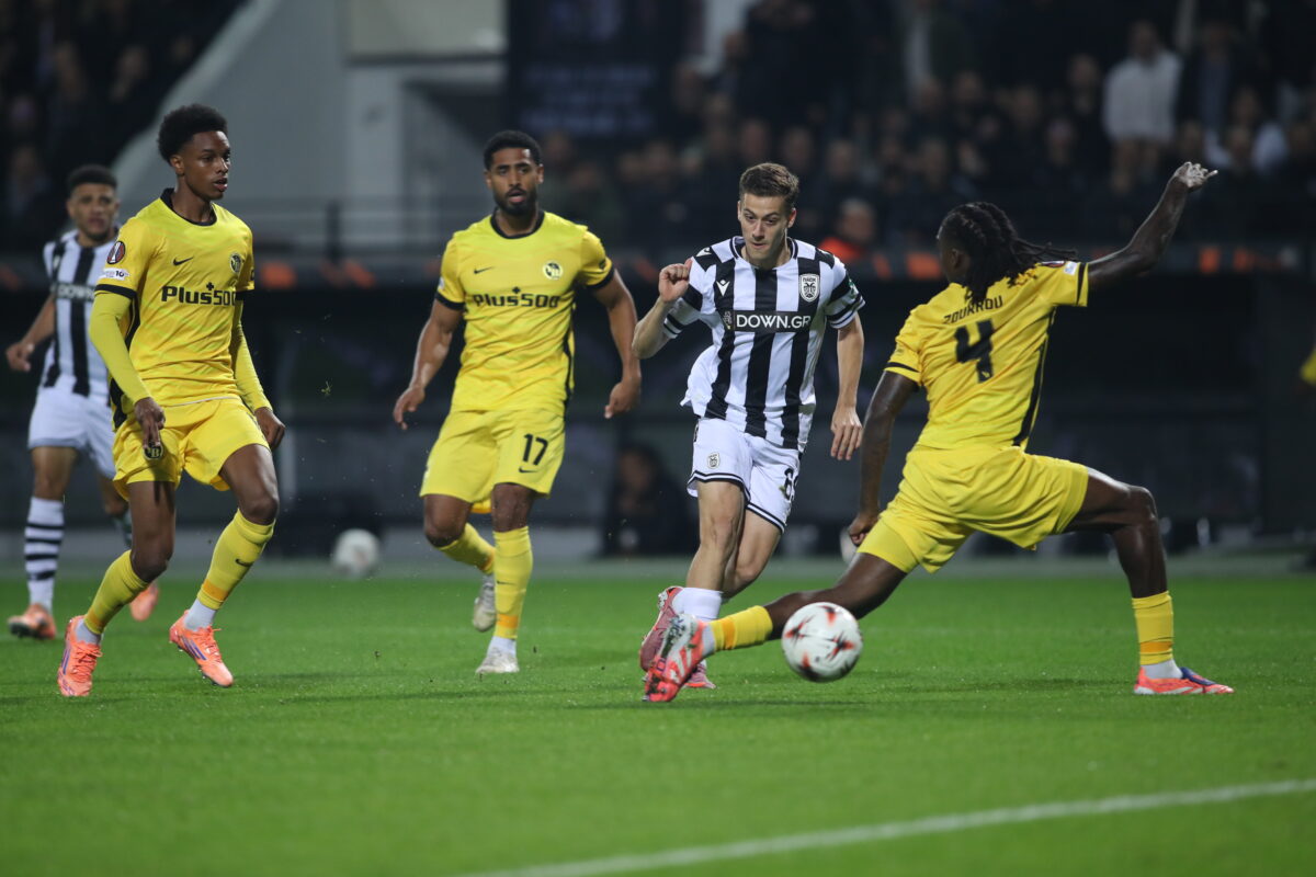 Ο Κωνσταντέλιας κόντρα στη Γιουνγκ Μπόις (EUROKINISSI)