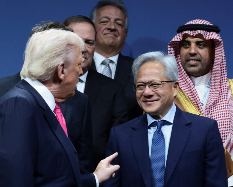 Η κυβέρνηση Τραμπ εξετάζει να πουλήσει τσιπ Nvidia H200 στην Κίνα