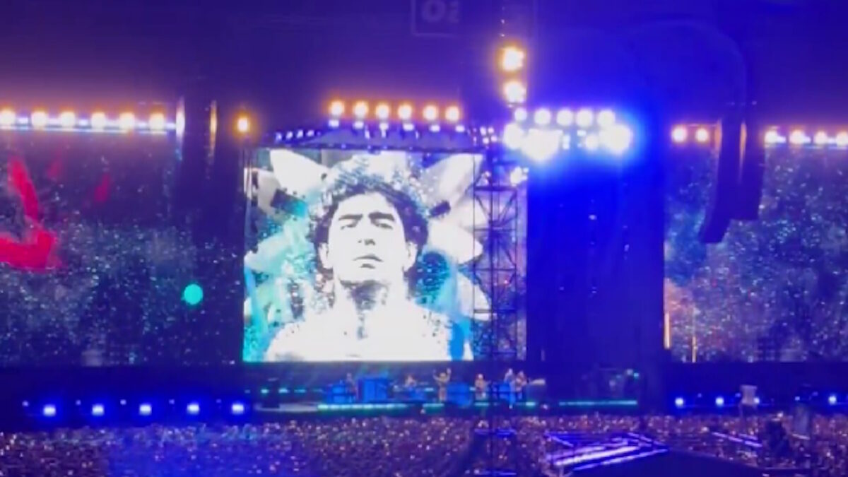 Οι Oasis έδωσαν συναυλία στην Αργεντινή και τίμησαν του Ντιέγκο Μαραντόνα