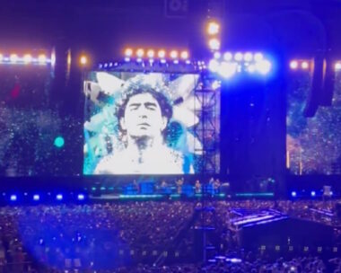 Οι Oasis έδωσαν συναυλία στην Αργεντινή και τίμησαν του Ντιέγκο Μαραντόνα