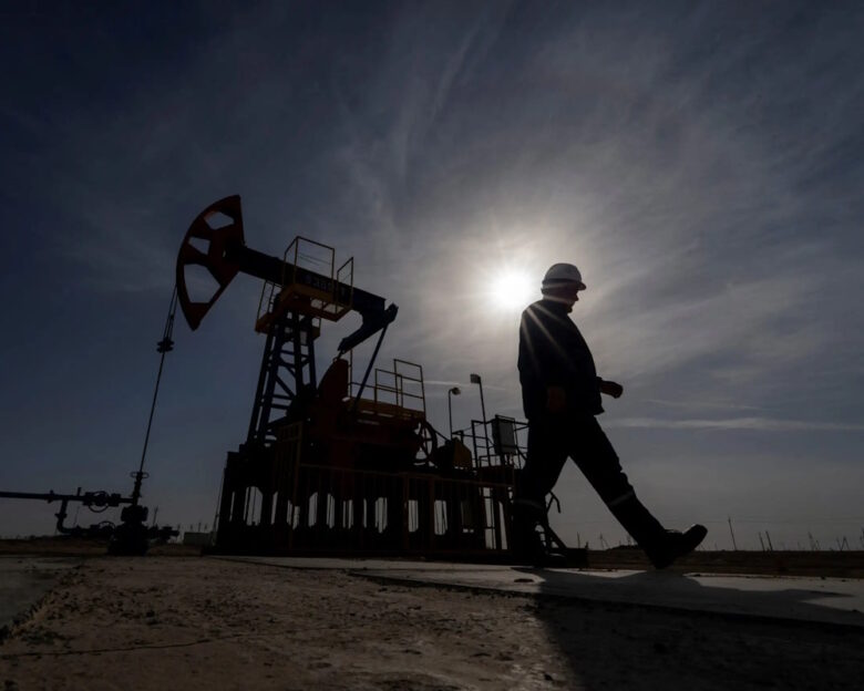 Στον «πάγο» εκατομμύρια βαρέλια ρωσικού πετρελαίου λόγω των κυρώσεων των ΗΠΑ