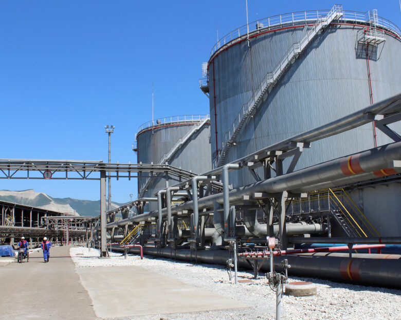 Η ροή του ρωσικού πετρελαίου μειώνεται και οι τιμές υποχωρούν