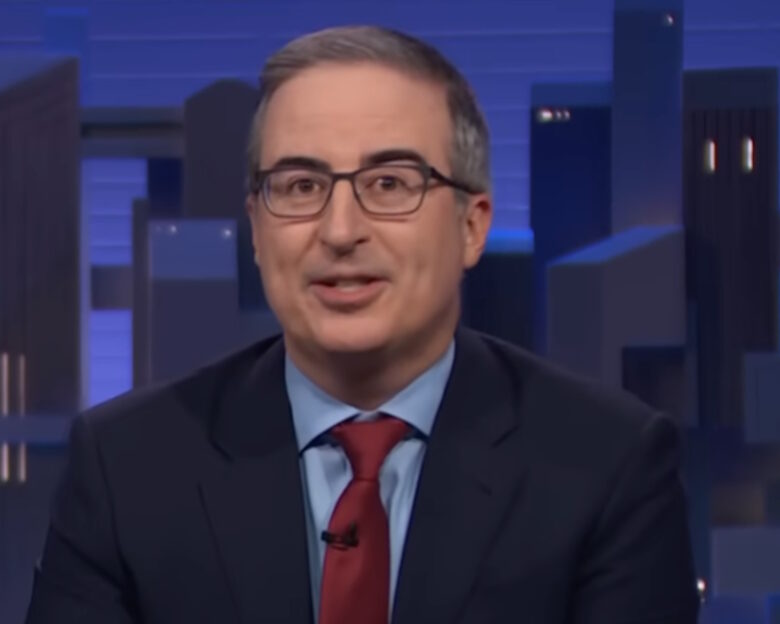 Σε δημοπρασία του «Last Week Tonight With John Oliver» συγκεντρώθηκαν 1,54 εκ. δολάρια για την CPB