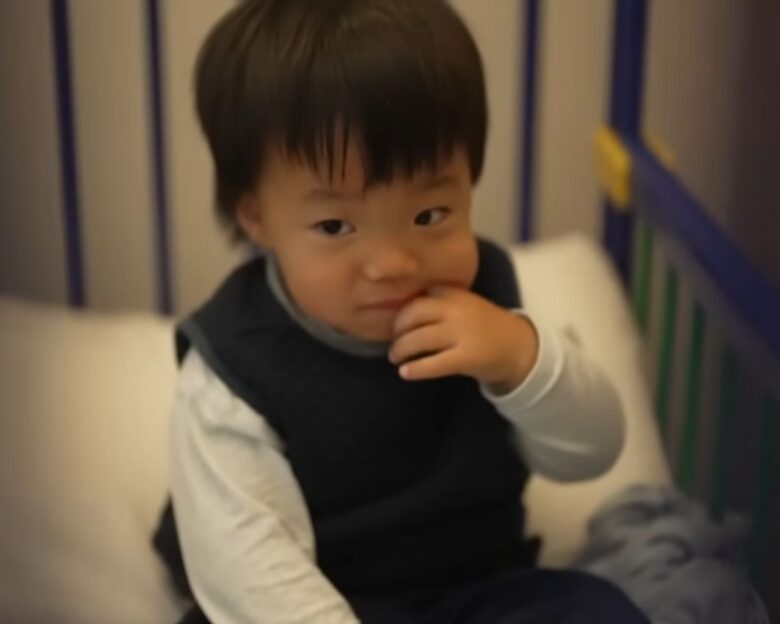 Ιατρικό θαύμα στη Βρετανία: Ο 3χρονος Όλιβερ νικά το σπάνιο σύνδρομο Hunter με επαναστατική γονιδιακή θεραπεία