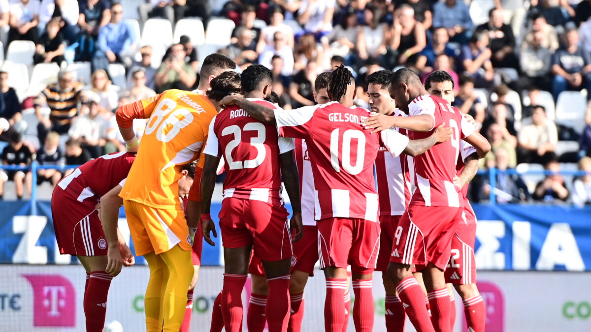 Οι παίκτες του Ολυμπιακού στη Νεάπολη (ΓΙΩΡΓΟΣ ΜΑΤΘΑΙΟΣ