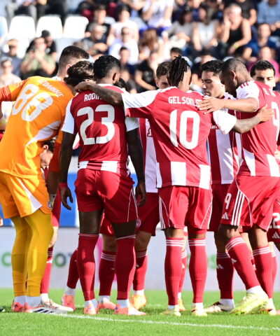 Οι παίκτες του Ολυμπιακού στη Νεάπολη (ΓΙΩΡΓΟΣ ΜΑΤΘΑΙΟΣ