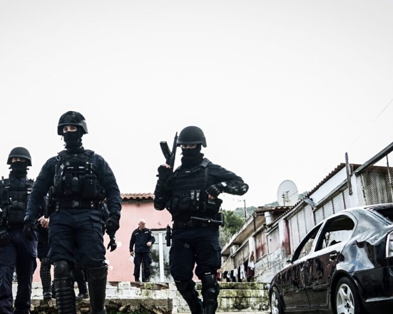 Πρεμιέρα σήμερα του σχεδίου αστυνόμευσης των καταυλισμών Ρομά στην Αττική – Τι περιλαμβάνει