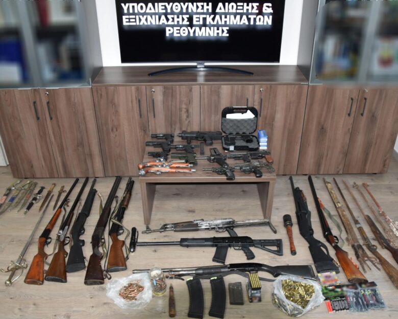 Ρέθυμνο: Είχαν μετατρέψει το σπίτι τους σε οπλοστάσιο – Χειροπέδες σε 5 άτομα