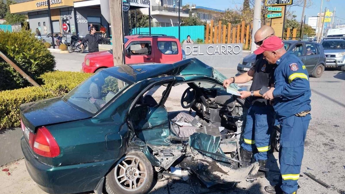 Τροχαίο με δύο νεκρούς στη λεωφόρο Λαυρίου