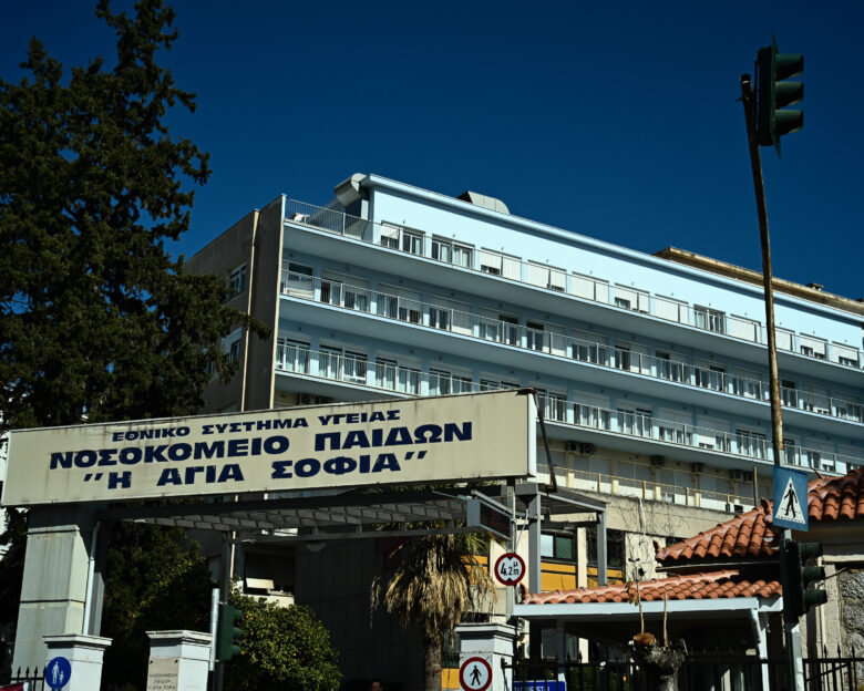 Βάρκιζα: Άγρια συμπλοκή με μαχαιρώματα μεταξύ ανηλίκων – 2 άτομα στο νοσοκομείο, 8 συλλήψεις