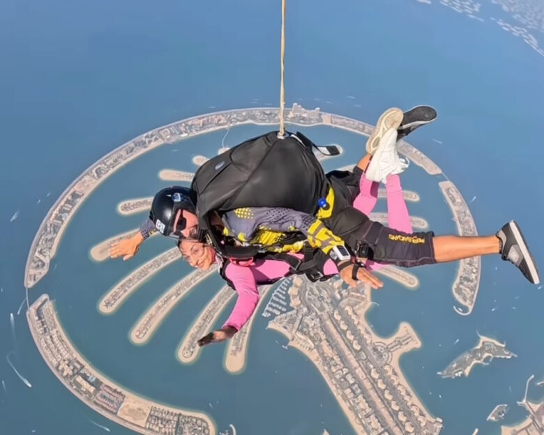 Η Ναυσικά Παναγιωτακοπούλου τράβηξε όλα τα βλέμματα κάνοντας ελεύθερη πτώση από αεροπλάνο στο Ντουμπάι