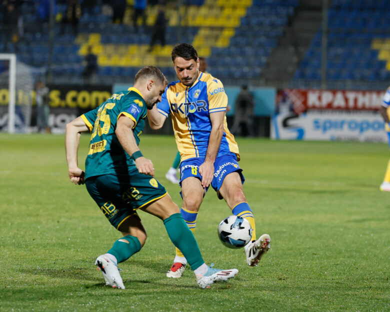 Αστέρας Τρίπολης – Παναιτωλικός 1-1: Μοιρασιά με κεφαλιά του Αγκίρε στο φινάλε και χαμένο πέναλτι των φιλοξενούμενων