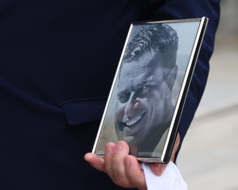 Πάνος Μαρινόπουλος: Συγγενείς και φίλοι αποχαιρέτησαν για τελευταία φορά τον επιχειρηματία