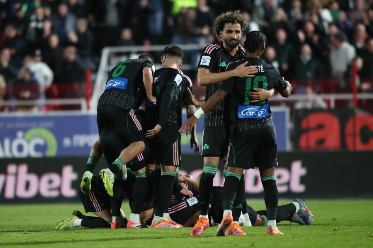 Οι πάικτες του Παναθηναϊκού πανηγυρίζουν στις Σέρρες (ΒΑΣΙΛΗΣ ΒΕΡΒΕΡΙΔΗΣ