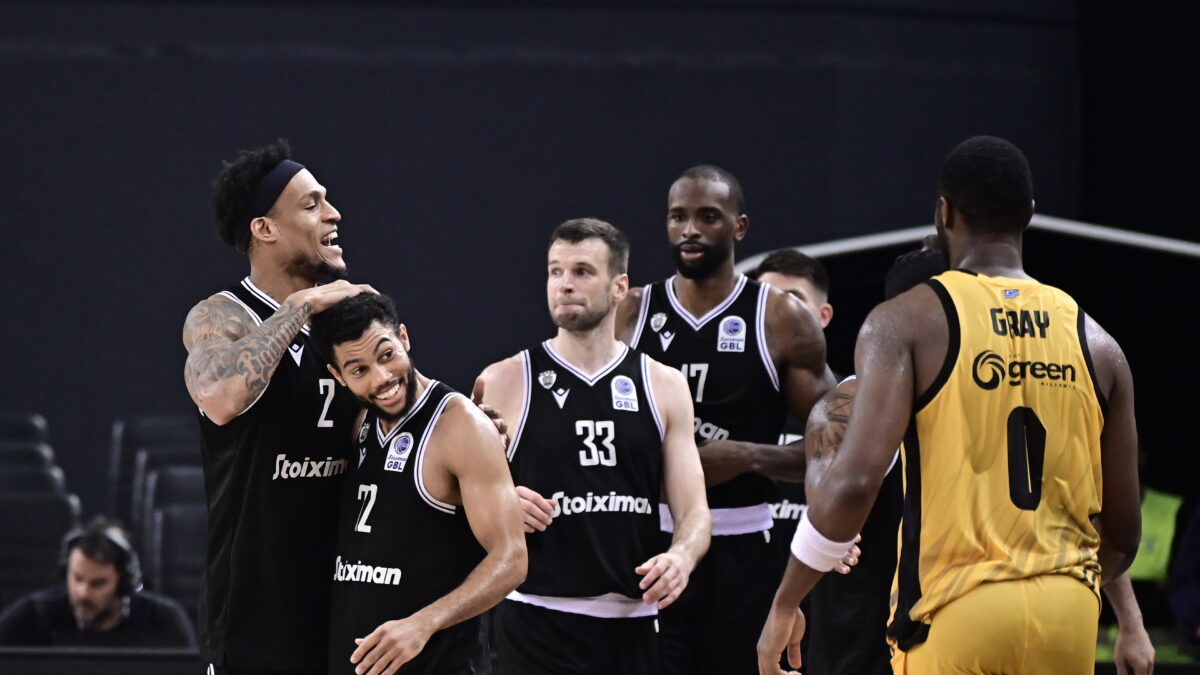 Οι παίκτες του ΠΑΟΚ πανηγυρίζουν κόντρα στην ΑΕΚ (ΜΙΧΑΛΗΣ ΚΑΡΑΓΙΑΝΝΗΣ