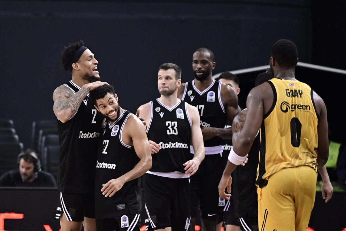 Οι παίκτες του ΠΑΟΚ πανηγυρίζουν κόντρα στην ΑΕΚ (ΜΙΧΑΛΗΣ ΚΑΡΑΓΙΑΝΝΗΣ