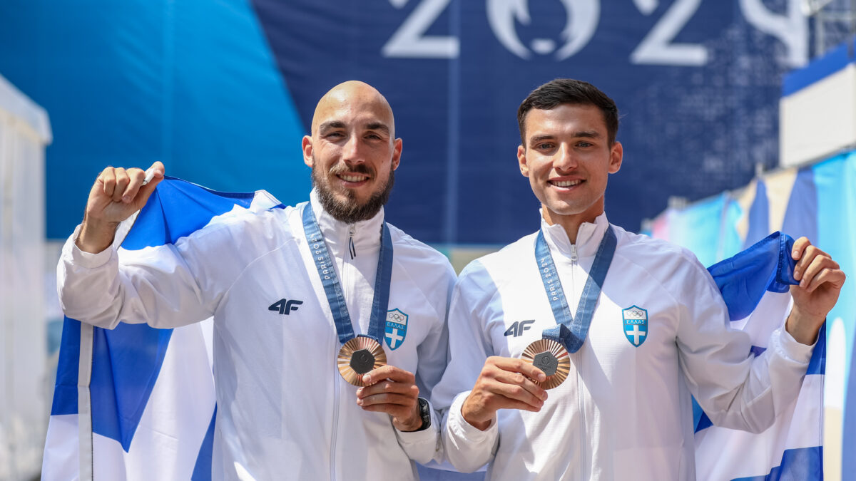 Ο Πέτρος Γκαϊδατζής (δεξιά) στο πλευρό του Αντώνη Παπακωνστανίνου (αριστερά)  (ΦΩΤΟ EUROKINISSI)