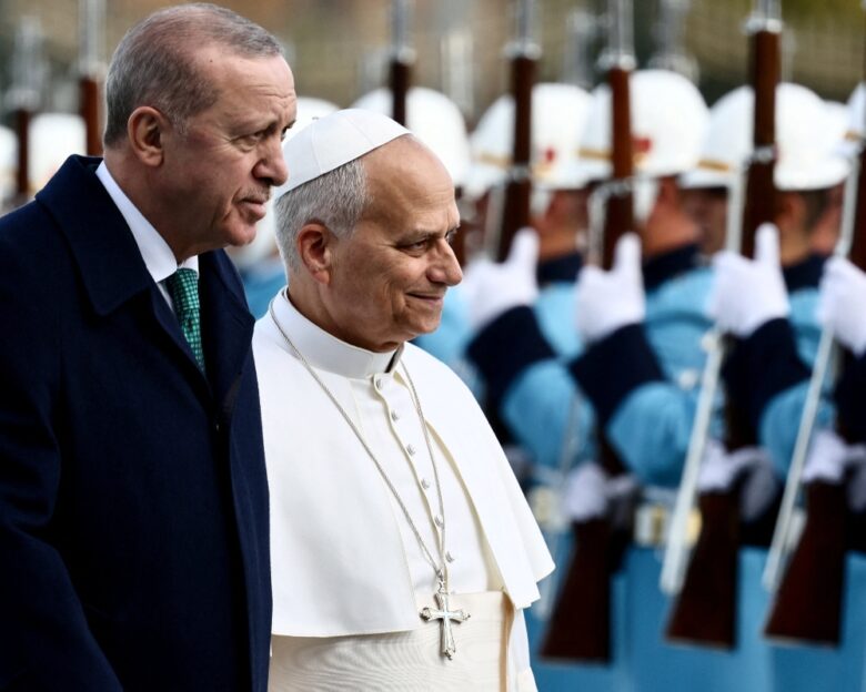 Πάπας Λέων: Live εικόνα από το ταξίδι του στην Τουρκία – Η συνάντηση με τον Ερντογάν