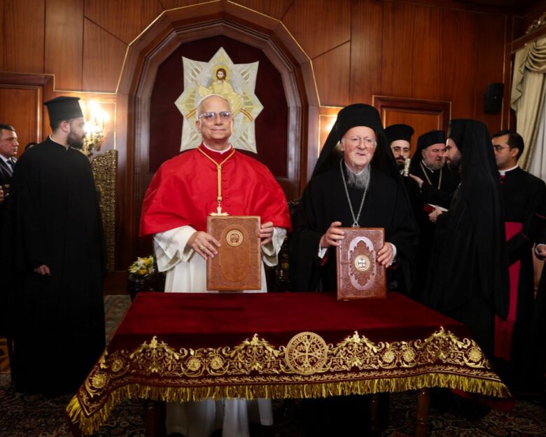 Πάπας Λέων: Η ιστορική συνάντηση με τον Οικουμενικό Πατριάρχη Βαρθολομαίο στο Φανάρι – Δοξολογία και κοινή διακήρυξη