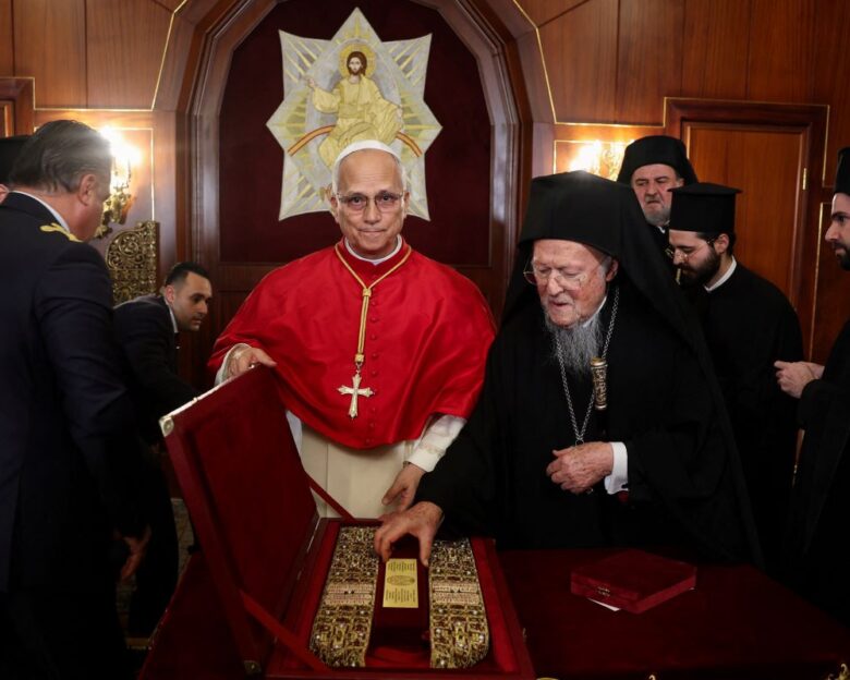 Πάπας Λέων: Η ιστορική συνάντηση με τον Οικουμενικό Πατριάρχη Βαρθολομαίο στο Φανάρι – Δοξολογία και κοινή διακήρυξη