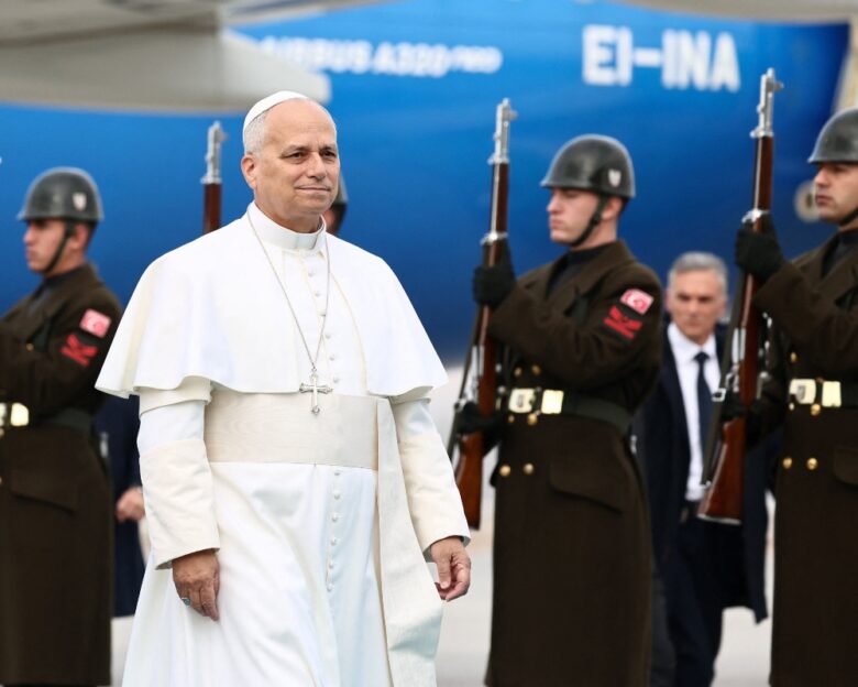 Στην Τουρκία ο πάπας Λέων: Η άφιξη και οι συναντήσεις με τον πατριάρχη Βαρθολομαίο και τον Ρετζέπ Ταγίπ Ερντογάν